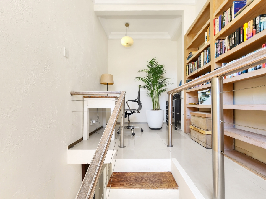 2 Bedroom Property for Sale in Sea Point Western Cape